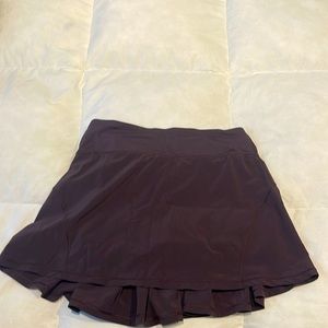 Maroon lululemon tennis skirt- size 4 tall - great condition